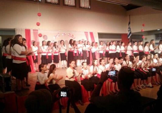 בנות ביה"ס ברויאר מודות לראש המועצה אלי אסקוזידו