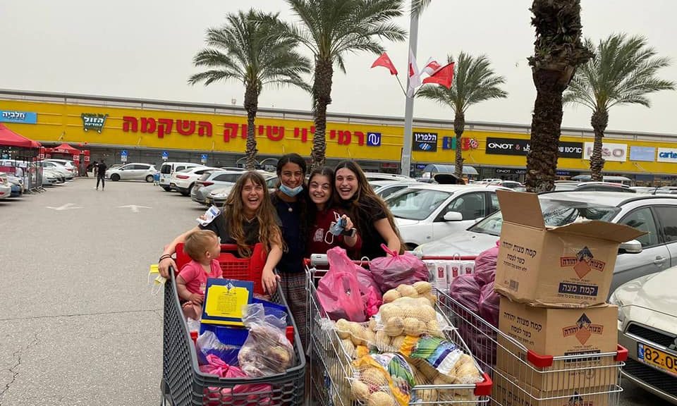 אלי אסקוזידו גאה בתושבים העוסקים בתרומות לקראת החג